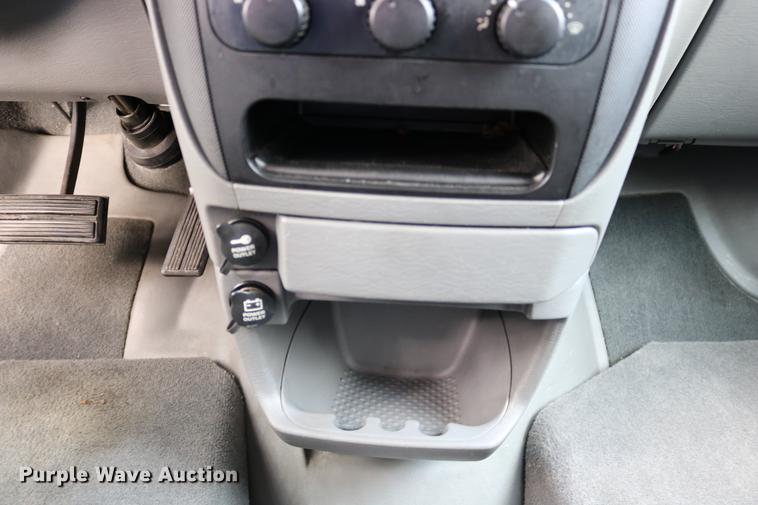 image for item DD0049 2004 Dodge Grand Caravan van