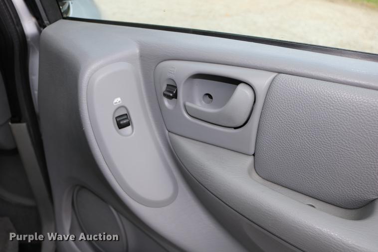 image for item DD0049 2004 Dodge Grand Caravan van