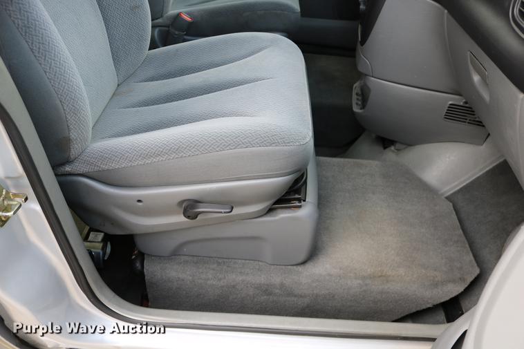 image for item DD0049 2004 Dodge Grand Caravan van