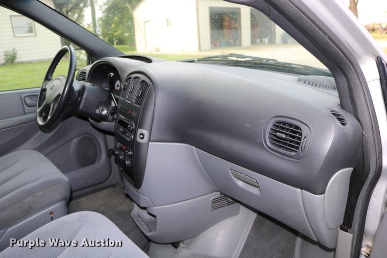 image for item DD0049 2004 Dodge Grand Caravan van