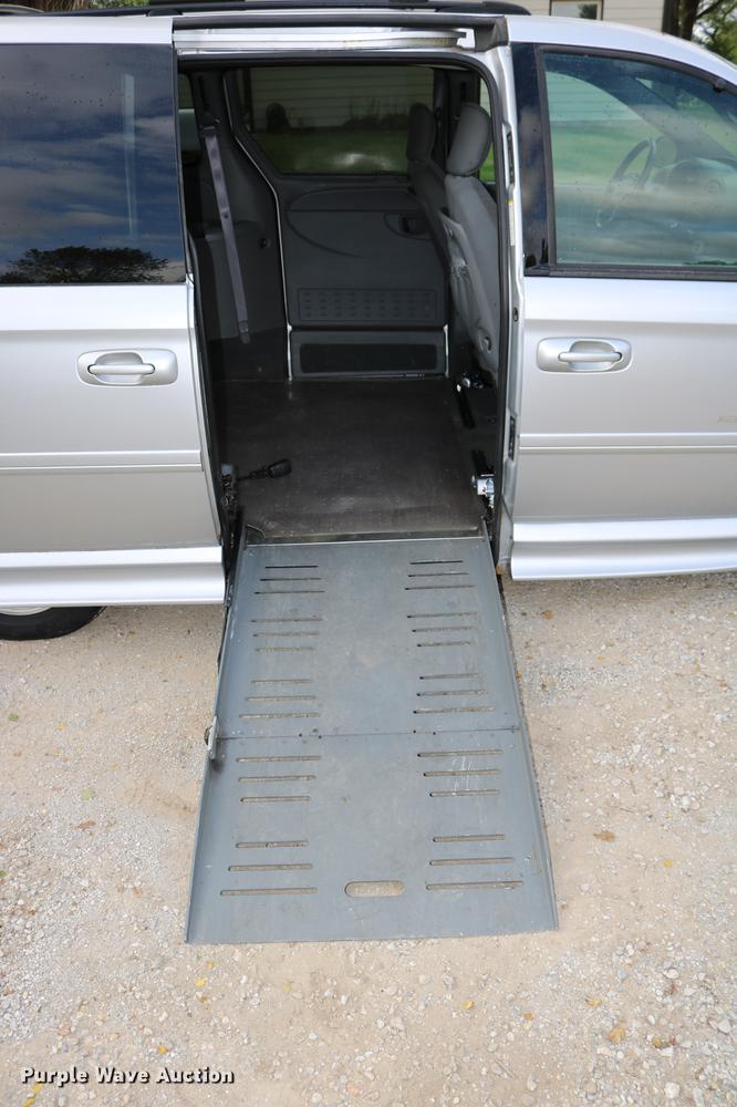 image for item DD0049 2004 Dodge Grand Caravan van