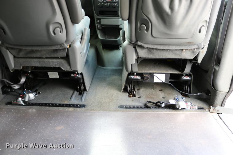 image for item DD0049 2004 Dodge Grand Caravan van