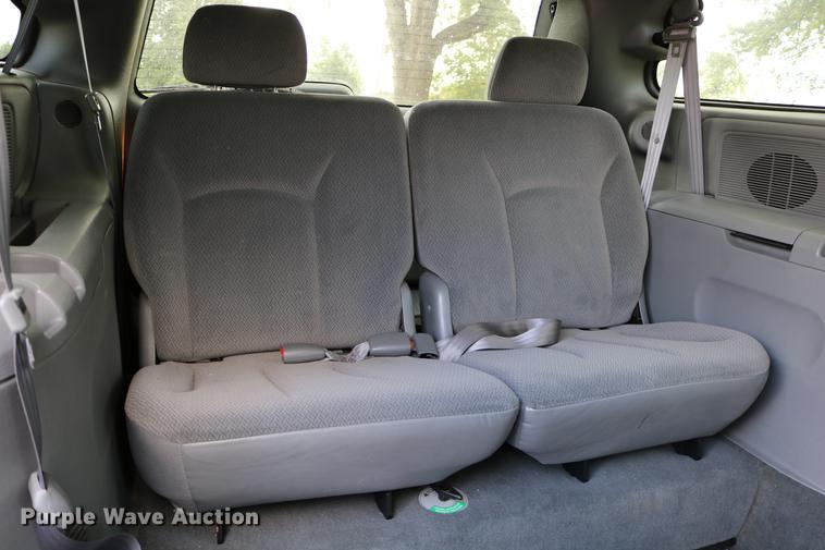 image for item DD0049 2004 Dodge Grand Caravan van