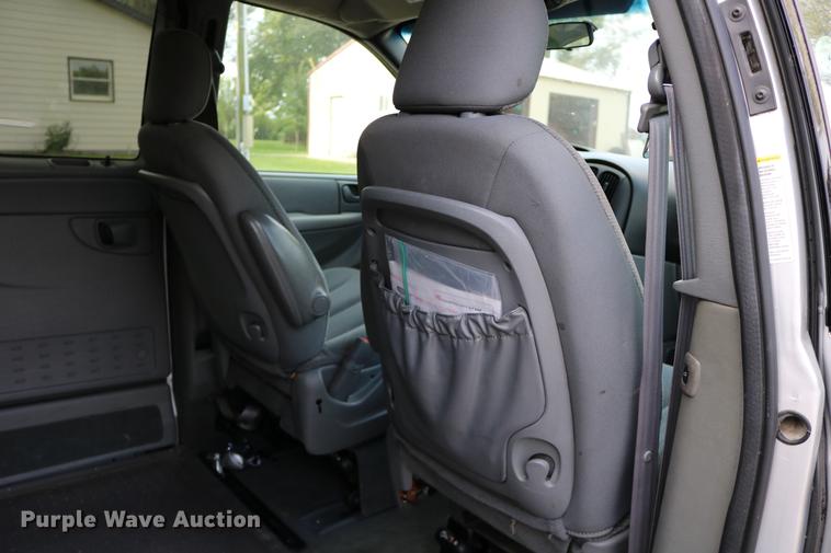 image for item DD0049 2004 Dodge Grand Caravan van