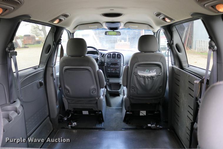 image for item DD0049 2004 Dodge Grand Caravan van