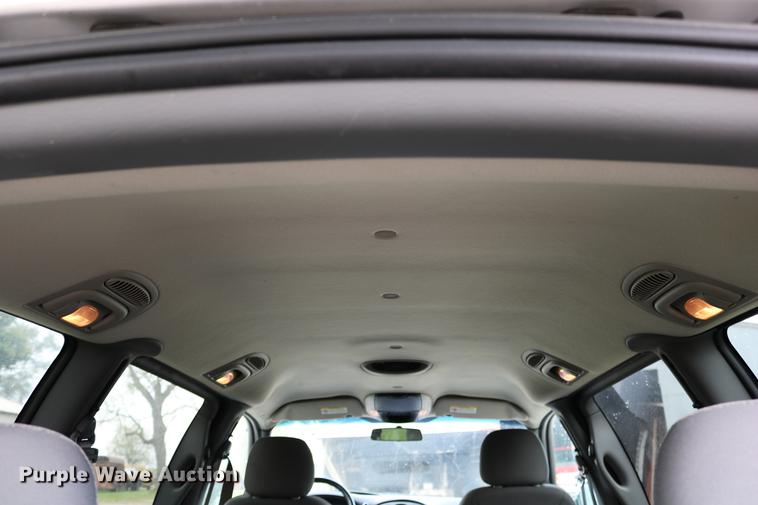 image for item DD0049 2004 Dodge Grand Caravan van