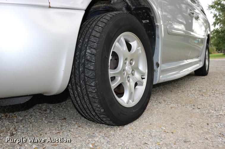 image for item DD0049 2004 Dodge Grand Caravan van