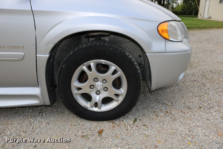 image for item DD0049 2004 Dodge Grand Caravan van