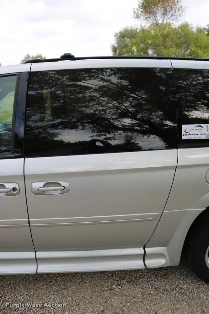 image for item DD0049 2004 Dodge Grand Caravan van