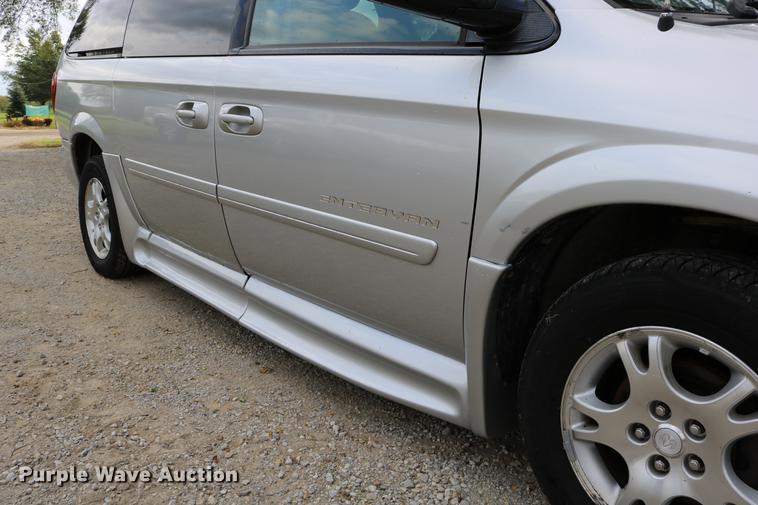 image for item DD0049 2004 Dodge Grand Caravan van