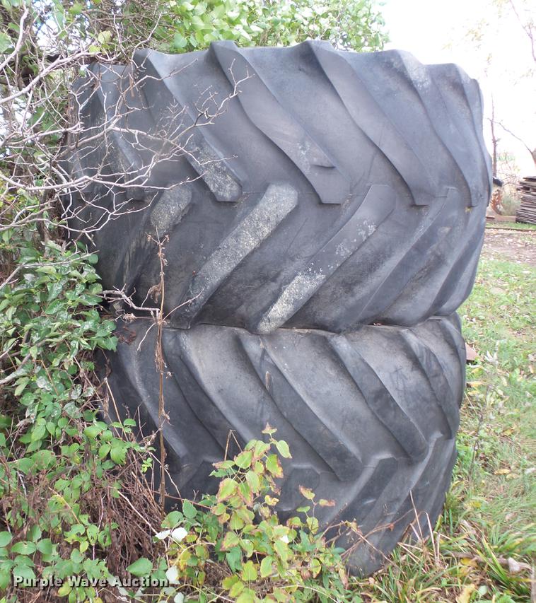 image for item DE9426 (2) 67 x 34.00-25 tires and wheels