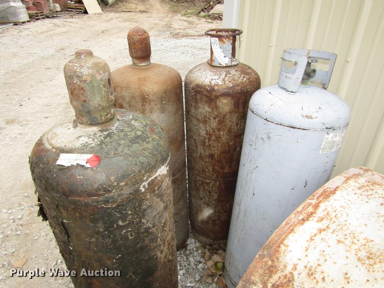 image for item DO9104 (4) propane bottles