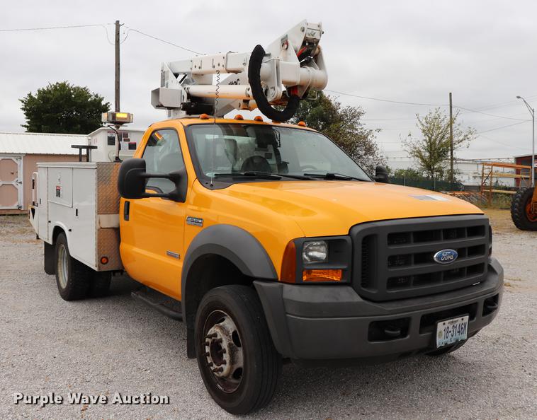 image for item DQ9309 2005 Ford F550 bucket truck