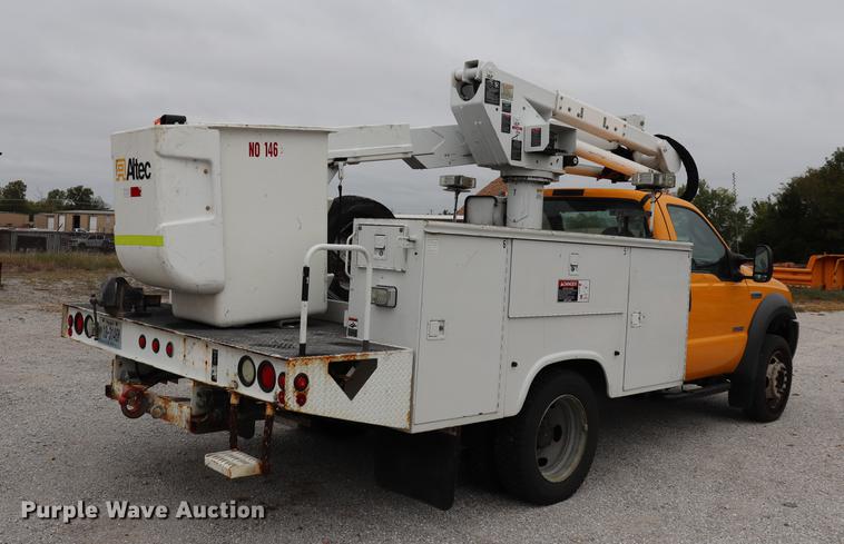 image for item DQ9309 2005 Ford F550 bucket truck