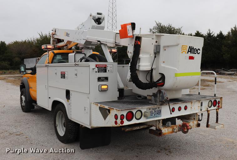 image for item DQ9309 2005 Ford F550 bucket truck