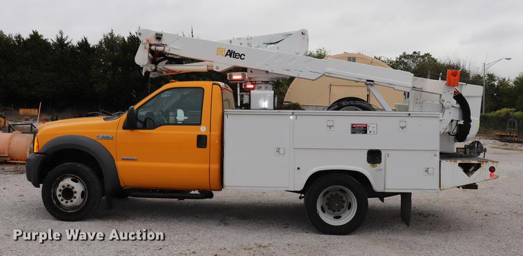 image for item DQ9309 2005 Ford F550 bucket truck