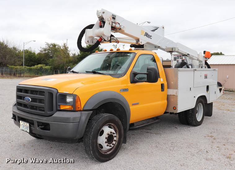 image for item DQ9309 2005 Ford F550 bucket truck