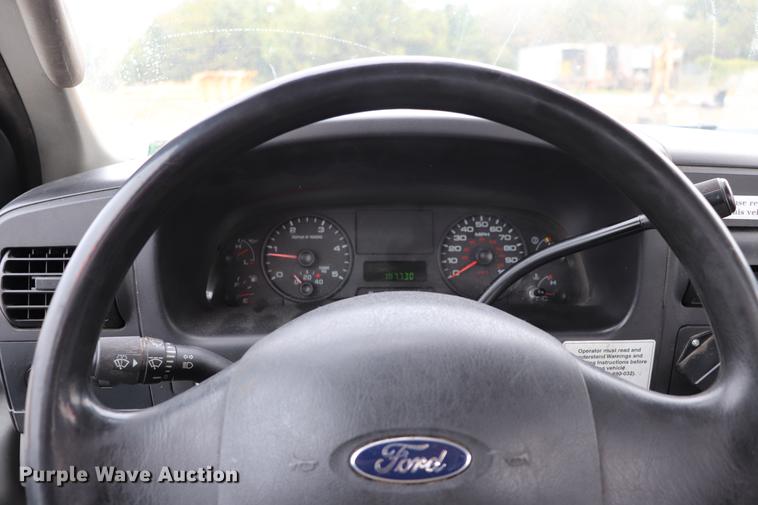 image for item DQ9309 2005 Ford F550 bucket truck