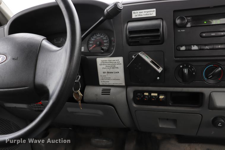 image for item DQ9309 2005 Ford F550 bucket truck