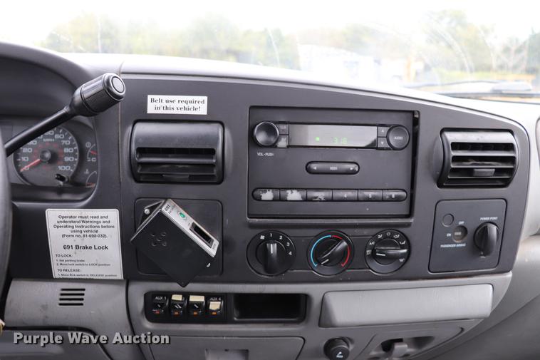 image for item DQ9309 2005 Ford F550 bucket truck