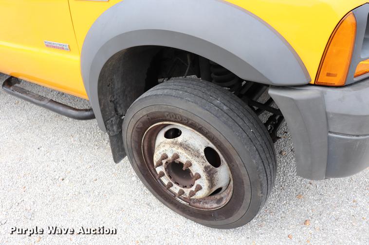 image for item DQ9309 2005 Ford F550 bucket truck