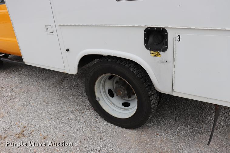 image for item DQ9309 2005 Ford F550 bucket truck