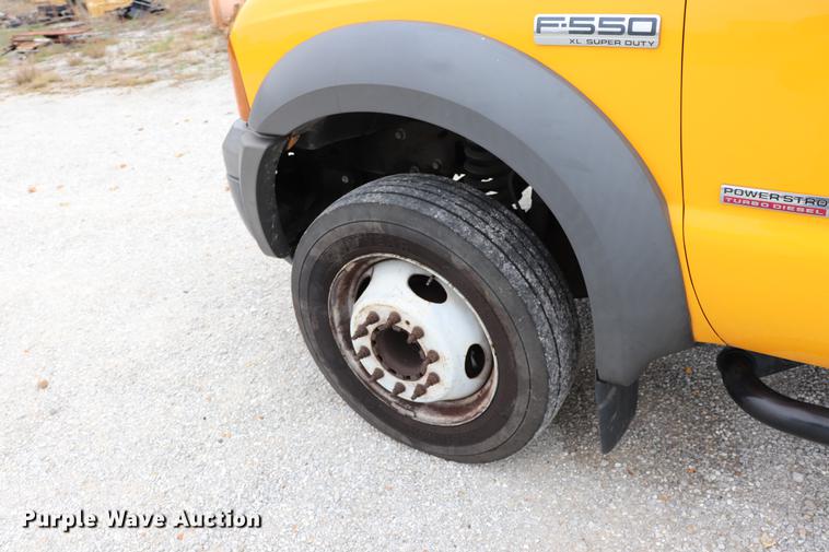 image for item DQ9309 2005 Ford F550 bucket truck