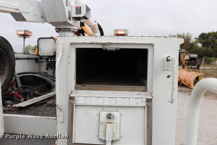 image for item DQ9309 2005 Ford F550 bucket truck