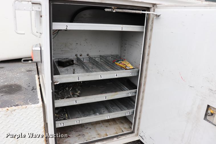 image for item DQ9309 2005 Ford F550 bucket truck