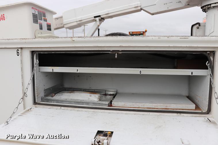 image for item DQ9309 2005 Ford F550 bucket truck