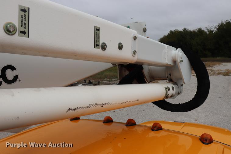 image for item DQ9309 2005 Ford F550 bucket truck