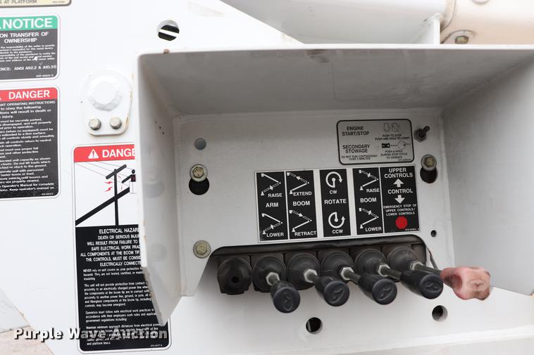 image for item DQ9309 2005 Ford F550 bucket truck