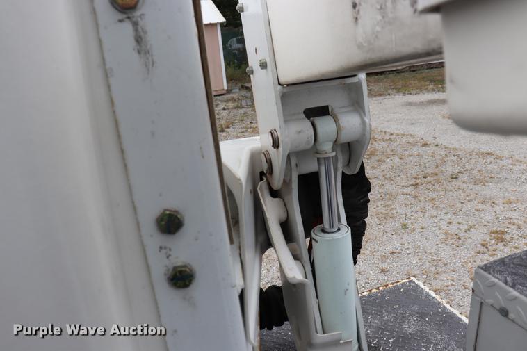 image for item DQ9309 2005 Ford F550 bucket truck