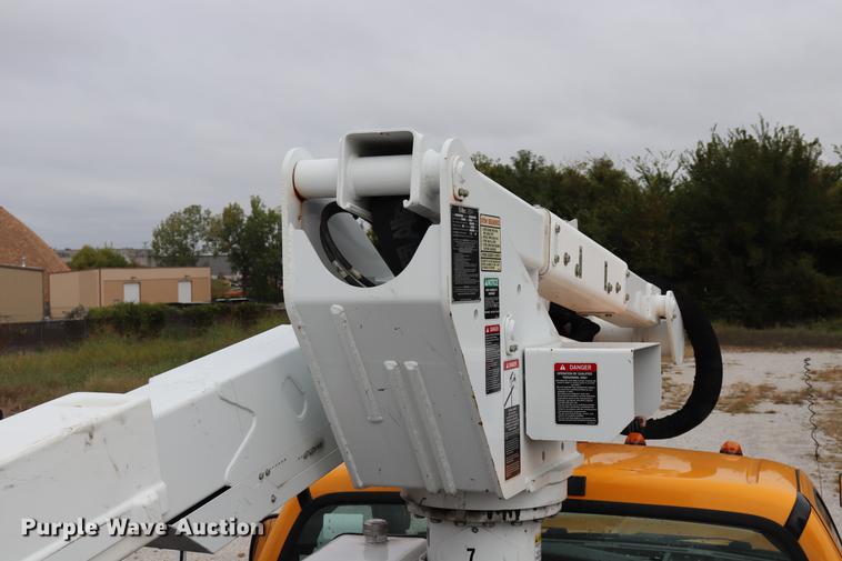 image for item DQ9309 2005 Ford F550 bucket truck