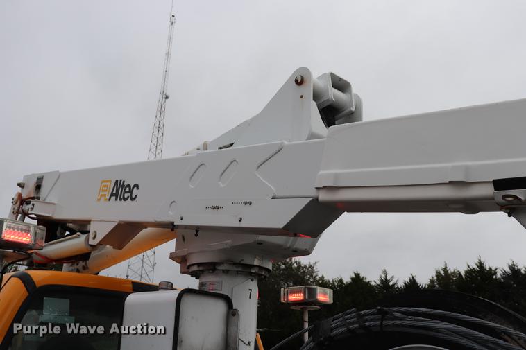 image for item DQ9309 2005 Ford F550 bucket truck