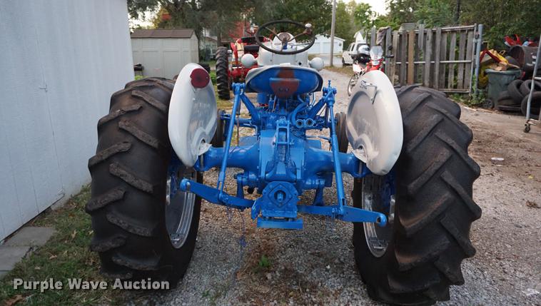 image for item DS9351 Ford 4000 Hi-Crop tractor