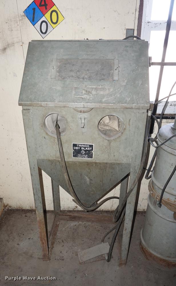 image for item DS9352 Trinco sandblasting cabinet