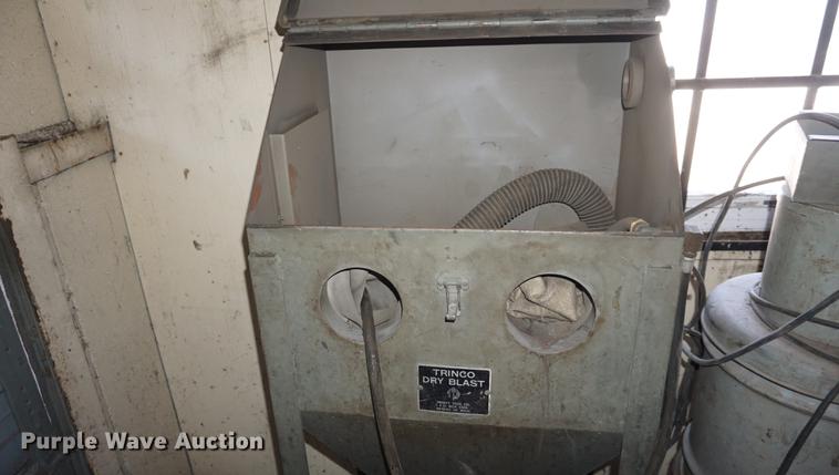 image for item DS9352 Trinco sandblasting cabinet