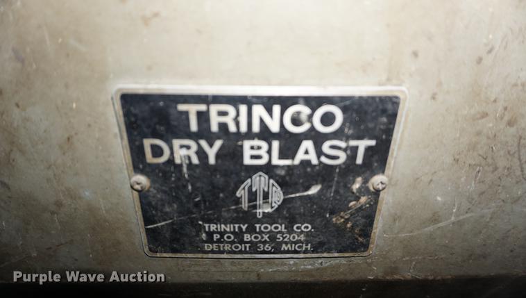 image for item DS9352 Trinco sandblasting cabinet