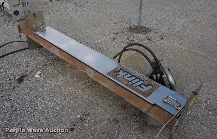 image for item DS9389 (2) tailgate spreaders