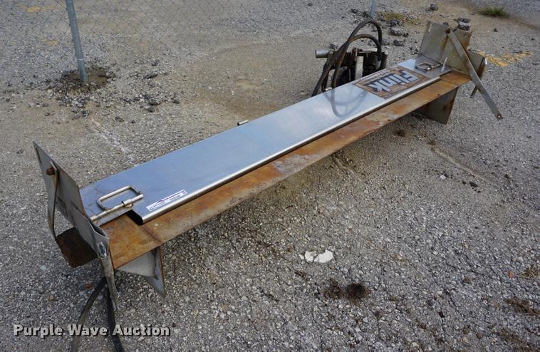 image for item DS9389 (2) tailgate spreaders