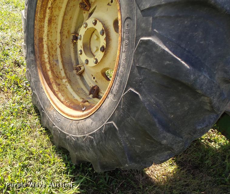 image for item DT9974 John Deere 1520 tractor