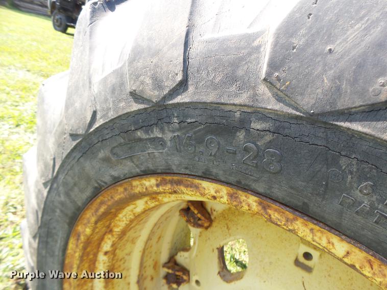 image for item DT9974 John Deere 1520 tractor