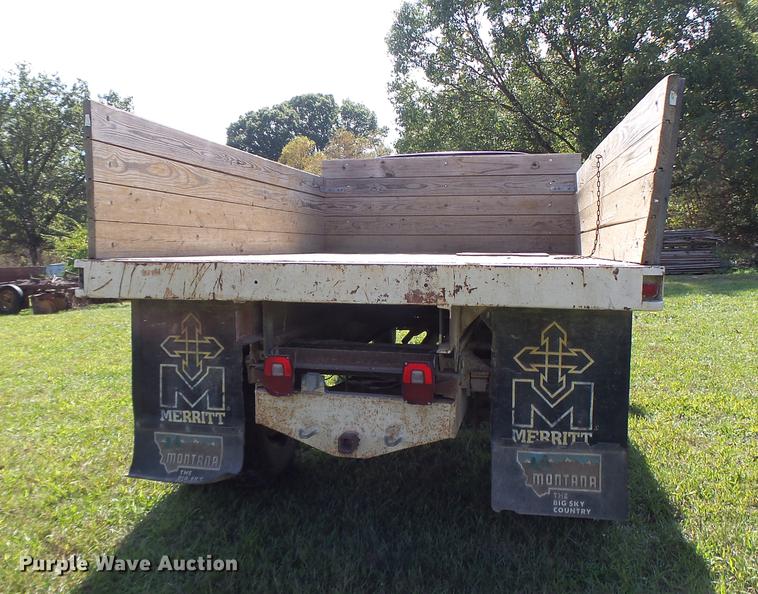 image for item DT9982 1976 Ford F600 flatbed truck