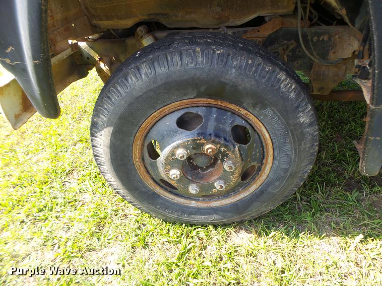 image for item DT9982 1976 Ford F600 flatbed truck