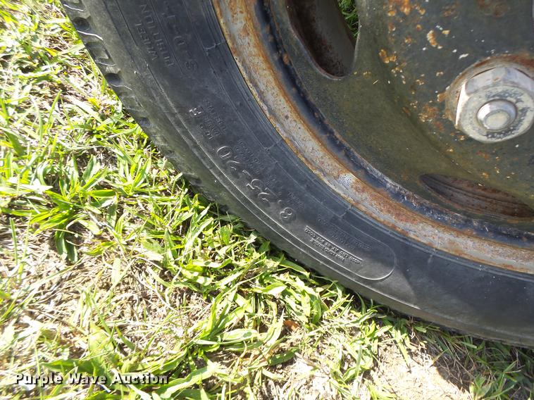 image for item DT9982 1976 Ford F600 flatbed truck