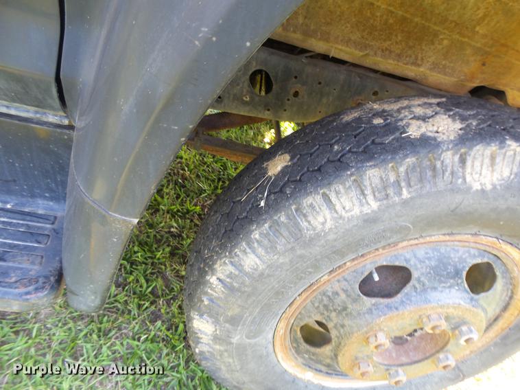 image for item DT9982 1976 Ford F600 flatbed truck