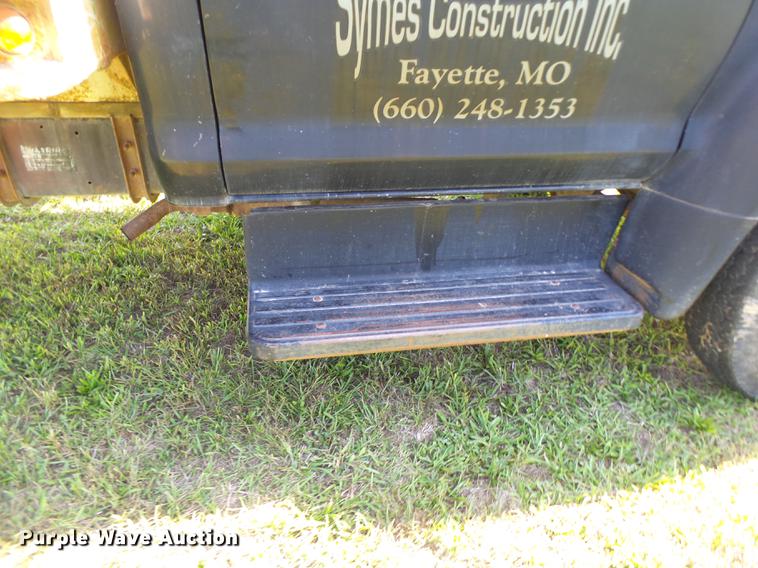 image for item DT9982 1976 Ford F600 flatbed truck