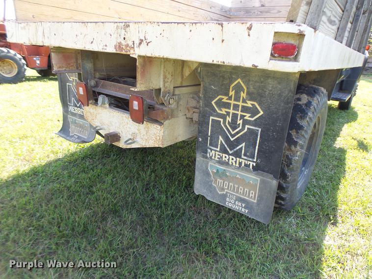 image for item DT9982 1976 Ford F600 flatbed truck