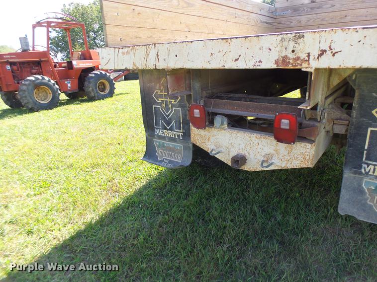 image for item DT9982 1976 Ford F600 flatbed truck